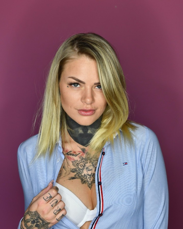 A tame one from my last shooting with the lovely Sara.

#