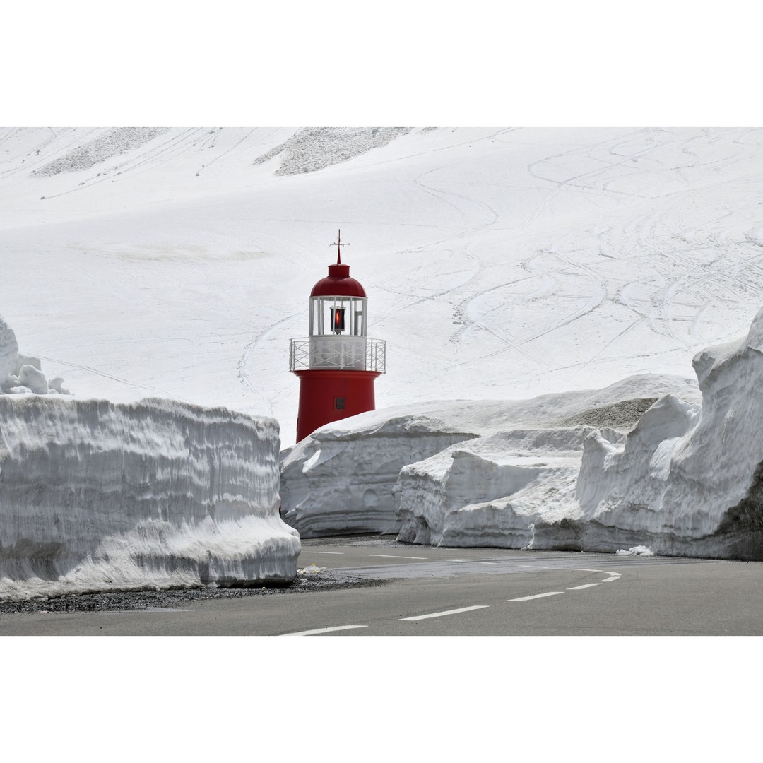 OK, I have to admit, the idea is stolen from a pic I saw today in Tagesanzeiger which I could not believe to exist before I googled it (and took the shot myself as well) :-)  http://www.b2s.pm/kkwfTM