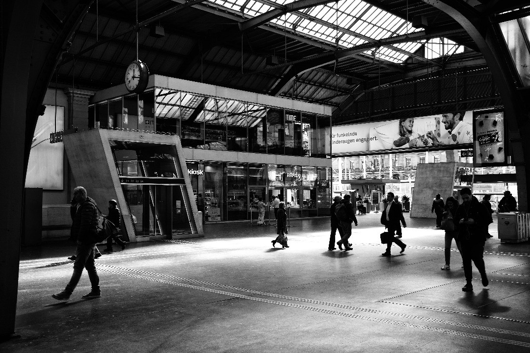Just Zurich Main Station around lunch time, Monday, before the announcement of the quasi lock down