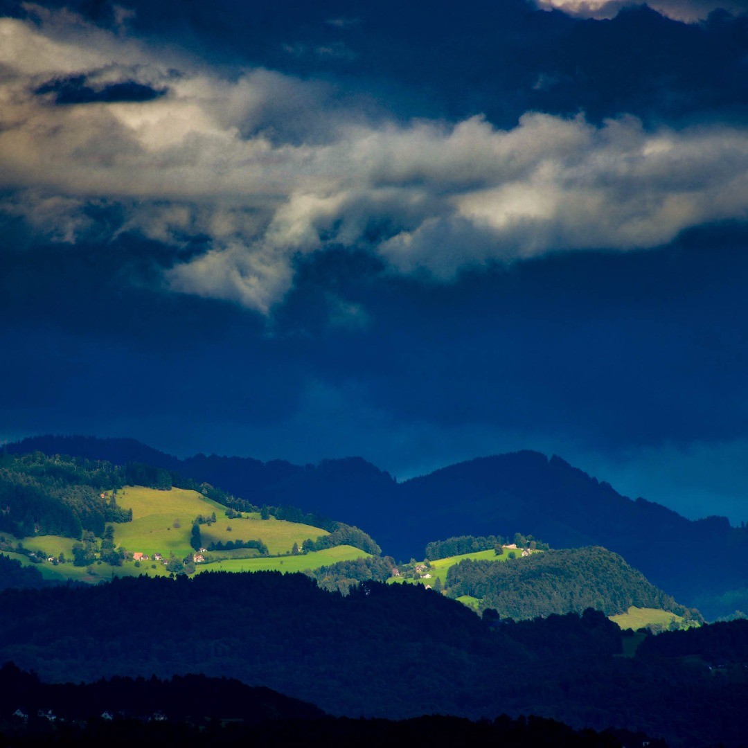 We live a little outside of Zurich and one of my before Corona time goals was already to show the beauty of the landscape over here. Now that we should not go too far away from home let's have a series of pictures from our balcony. Honey I can see the alps :-)
.
.
.