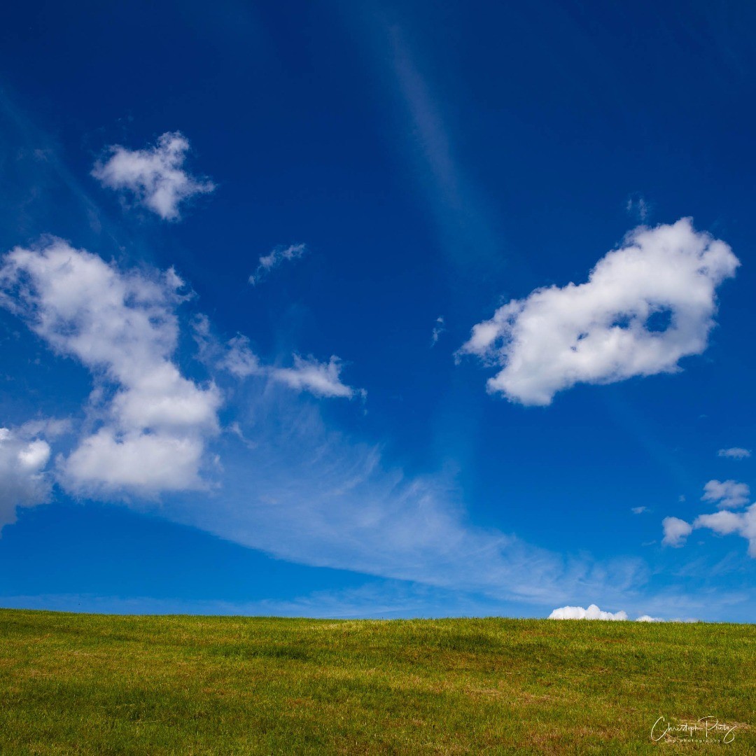 We live a little outside of Zurich and one of my before Corona time goals was already to show the beauty of the landscape over here. Today I was scouting locations for a future photo shooting and was once more amazed, why go far away the good is so close :-)
Somehow this reminds me a little the old Windows 95 screensaver (or was it the Teletubbies? :-)
.
.
.