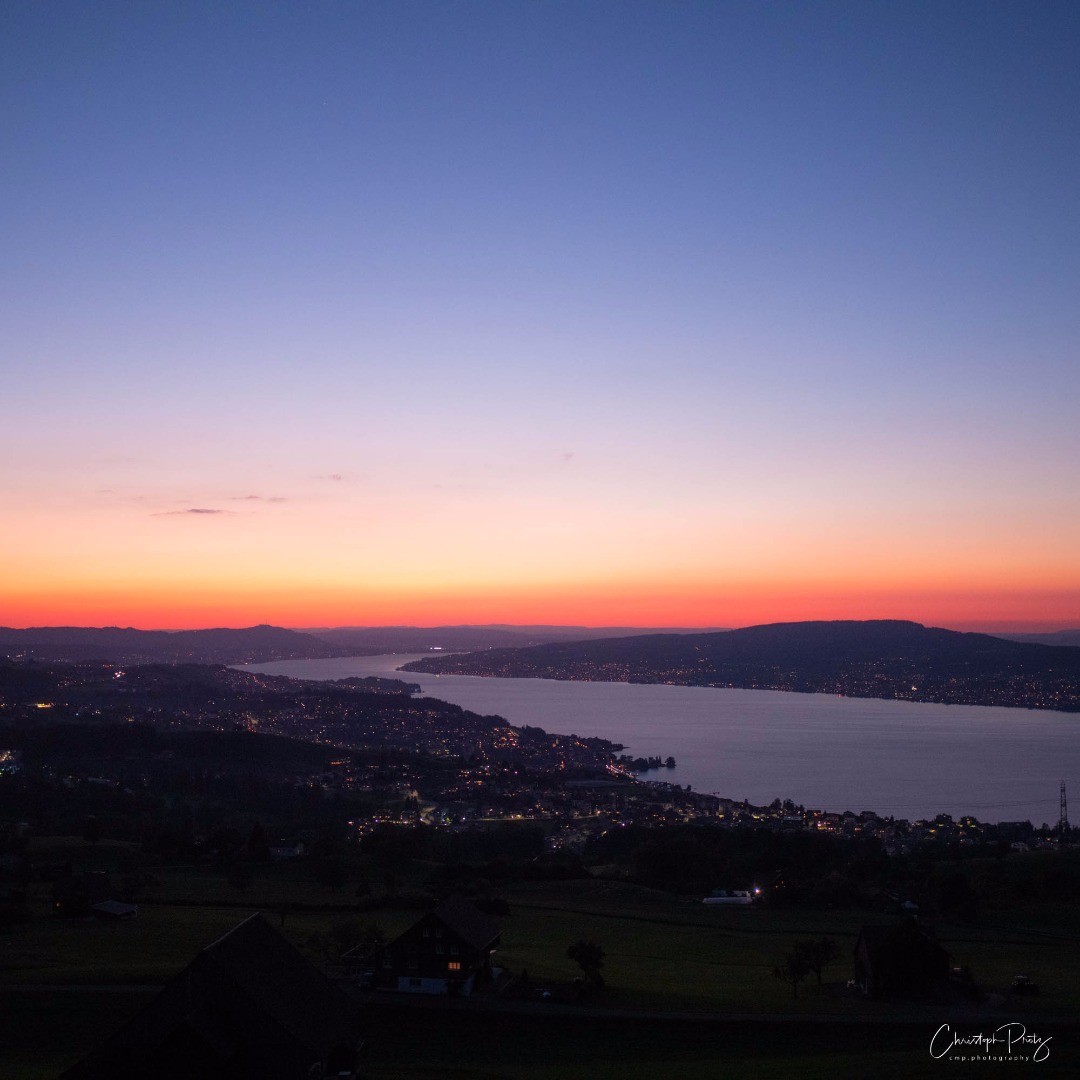 We live a little outside of Zurich and one of my before Corona time goals was already to show the beauty of the landscape over here. For once another one of my favorite places by night. This one is alittle more confortable, I was sitting at the edge of a fereshly mowed field, had foxes and other anaimals around me and enjoyed the mood and sounds of the upcoming night.
Again, why go far away the good is so close :-)
.
.
.