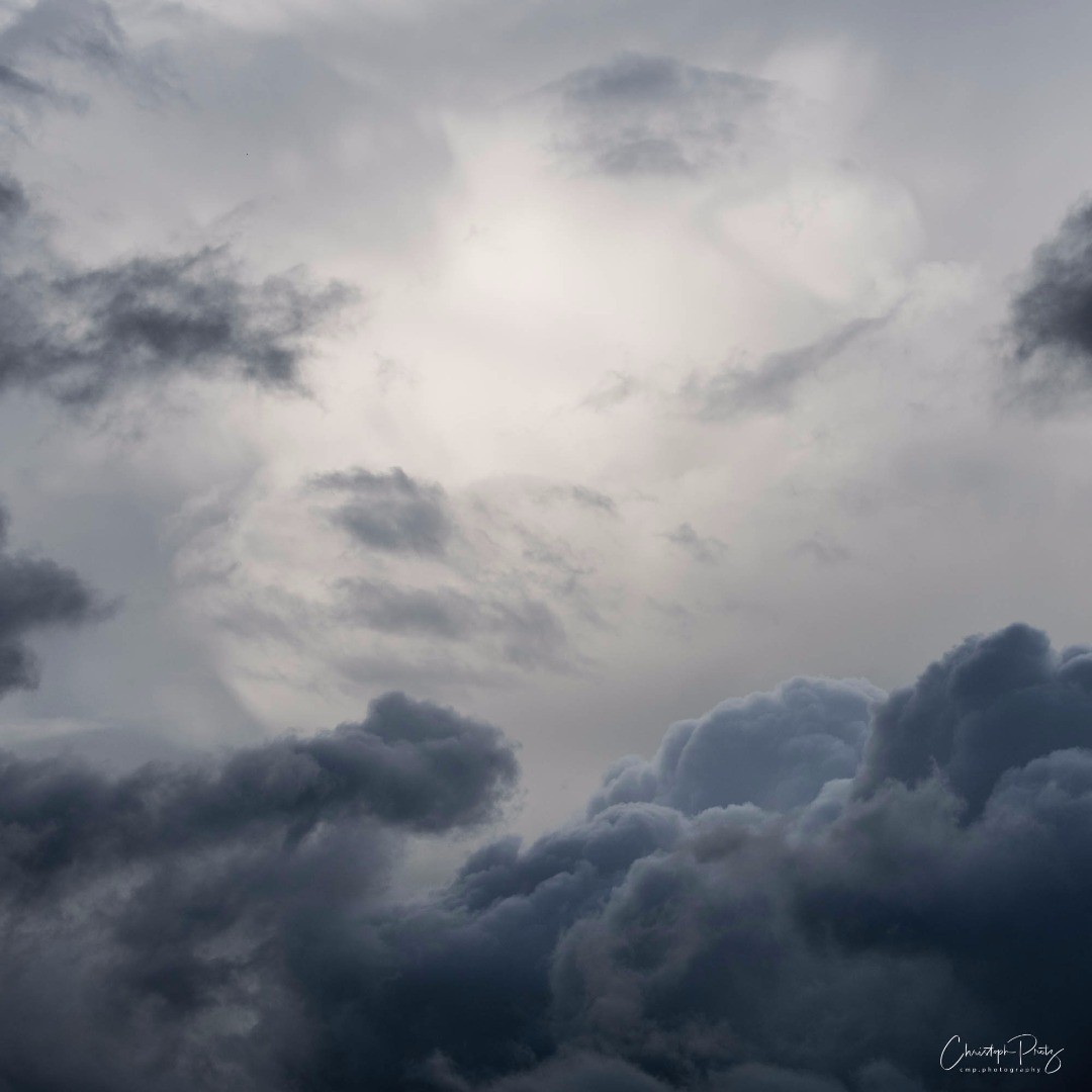 We live a little outside of Zurich and one of my before Corona time goals was already to show the beauty of the landscape over here. Now that we should not go too far away from home let's have a series of pictures from our balcony. .
.
.
