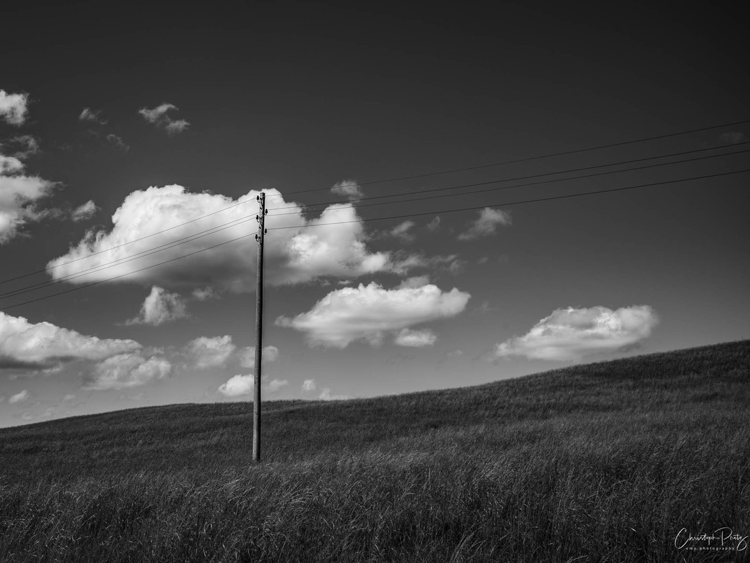 Certainly I'm not Hopper, but when I drove by the place this afternoon I had to take a picture as it reminded me of some of the pictures I recently saw in Basel in the current exhibition there. Maybe also because I was amazed by the uncommon rurality when you go just a few meters beyond the usual paths.
# #

https://cmp.photography/?p=4859