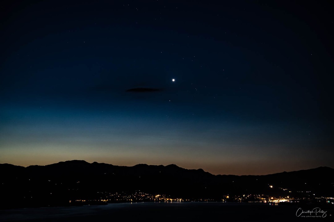 Venus of Rappersil
More from the a series of pictures from our balcony.
While taking pictures of the comet I saw this nice view of Rapperswil and the lake as well (and some remains of night clouds).
.
.

https://cmp.photography/?p=4869