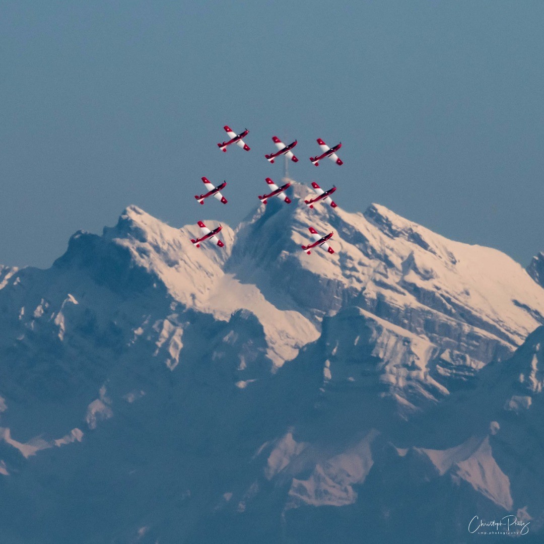 So it looks, like we are going back to square one, home office again. So let's continue with what I see from the balcony. This afternoon we had a few Swiss planes practicing...
.
.