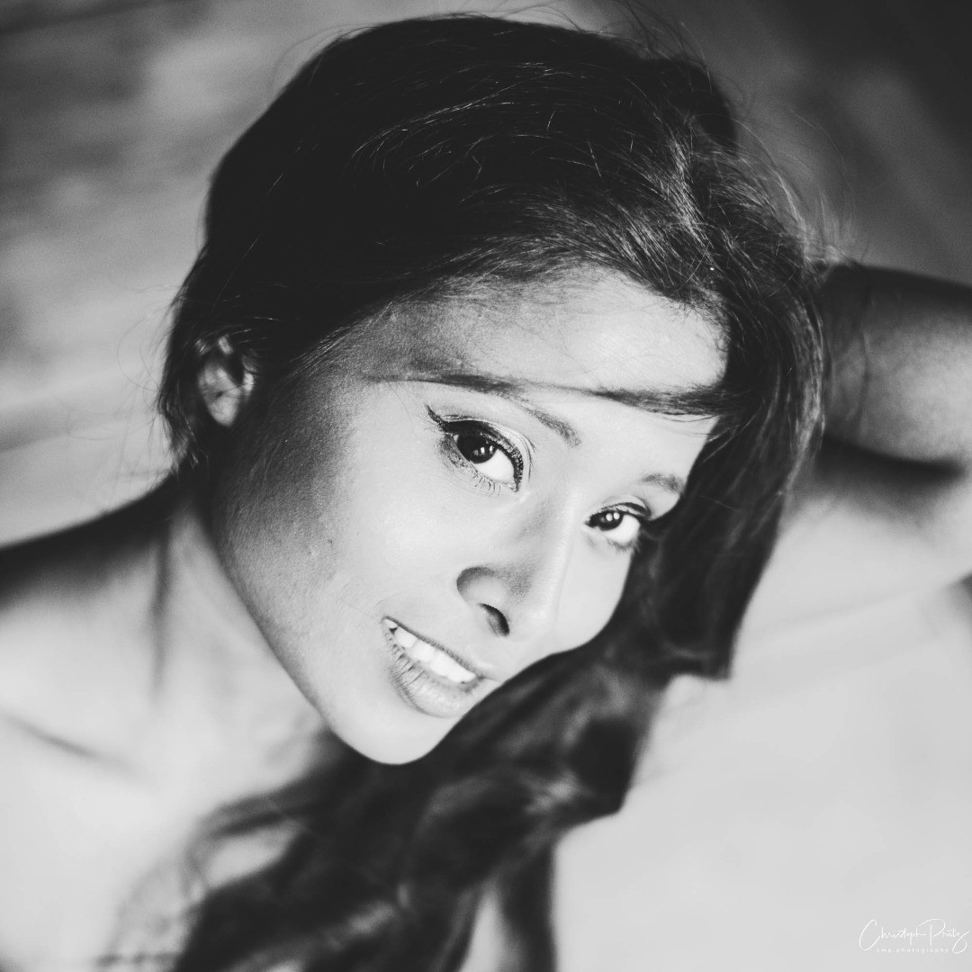 A longer while ago I had the pleasure to work with the mystic Nikita @nikitagokhale @ NikitaGordijn  who introduced me in the magic of her heritage. We had a lovely evening in the studio and produced many nice pictures.
.
.