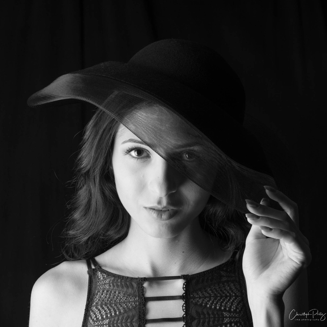 Having more time at the end of the year I am now slowly starting to process my shootings from the collections for my own portfolio. Today pictures of the shooting with the wonderful Karina @ohhhkerry
.
.