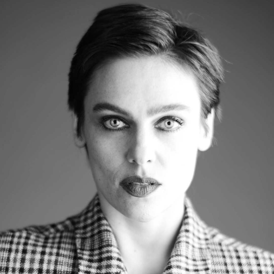 It's these eyes that captured me and why I wanted to have a shooting with Nina.
One more picture of the literally cool shooting I had with Nina @ninaburriofficial earlier this year. We had a lot of fun and produced many really cool pictures.

Thank you Nina :-)