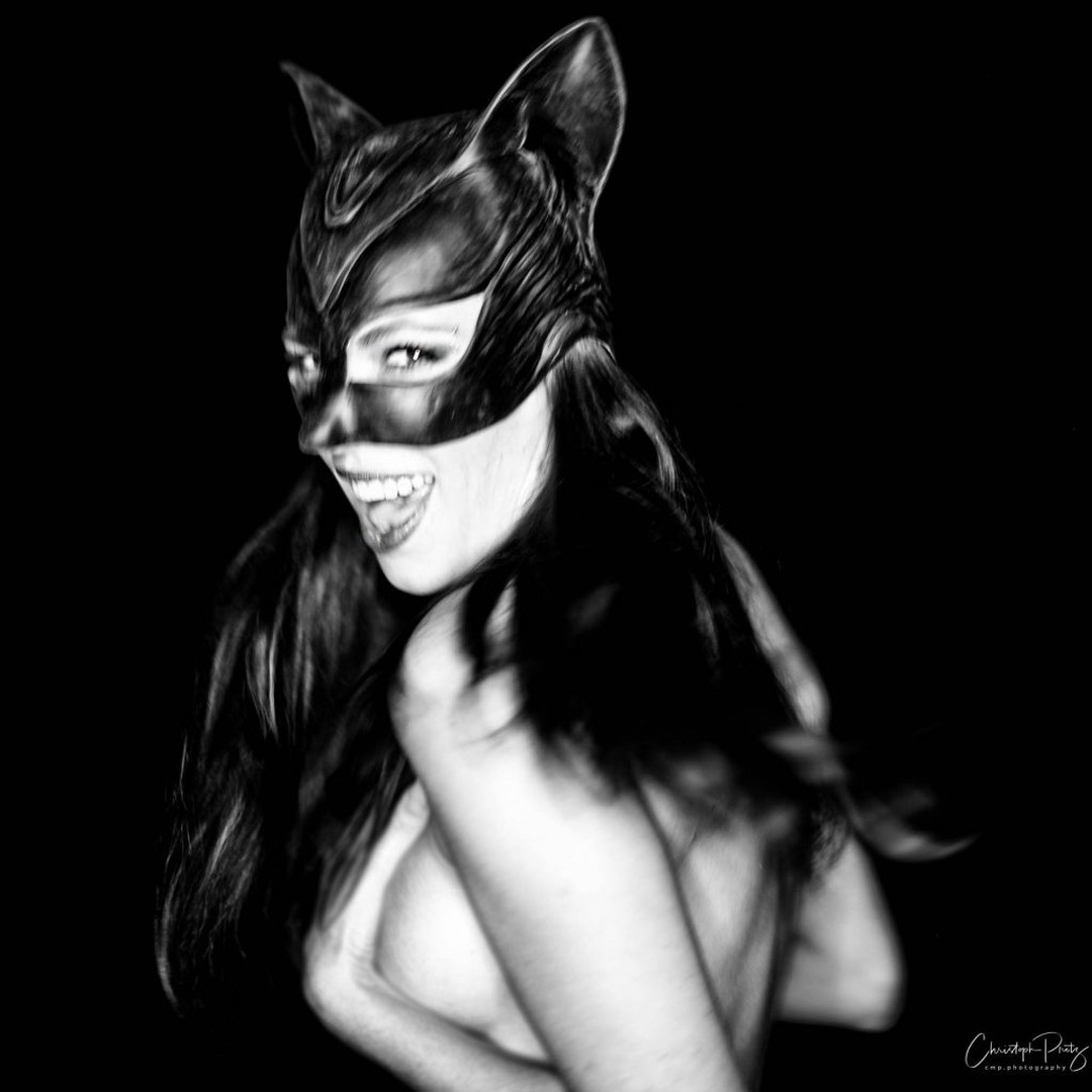 Someone said that I have an addiction to cats. Well, no, really?
Dominika @domiisczmodel1 from an earlier shot is visiting Switzerland again.
A series that fit to a discussion I had in the Rawfilers group this week about blurriness...
One shot is with the Hasselblad on film, guess which one.