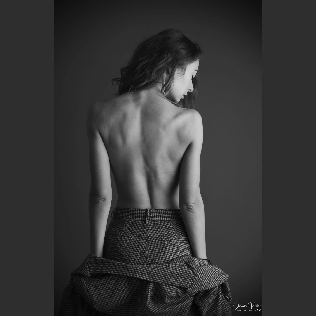 More from the shooting with Halyna @halyna._.life
I like the simplicity in here, it's just a big octabox, an M10M with a 50mm and no editing.