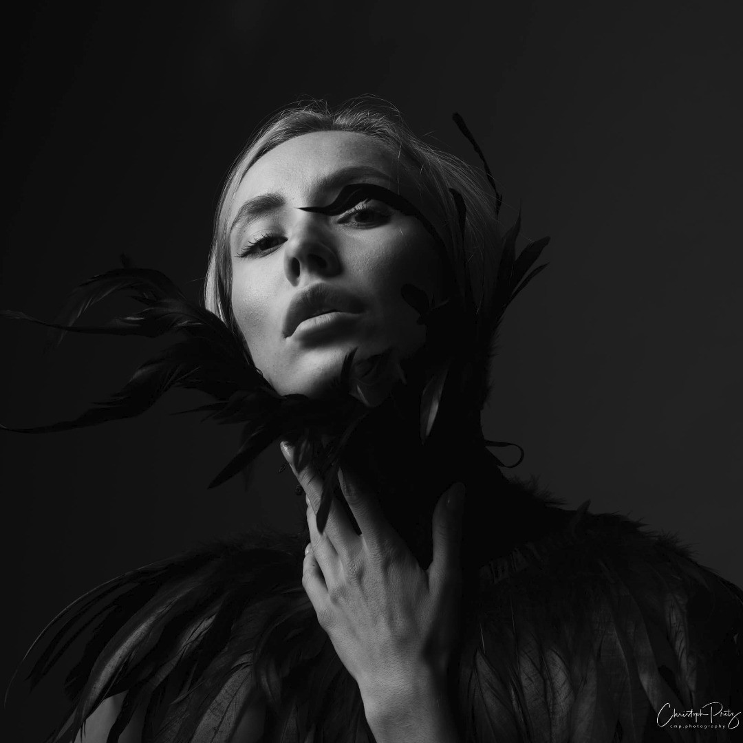 Earlier this week I had a wonderful studio shooting with Lesya @lesyamadama
We where a very good team and I came my ultimate goal, less photos in a shoot and no editing, one step closer. Here, the Leica M10M (and my viewfinder/flash mod) may also have made its contribution