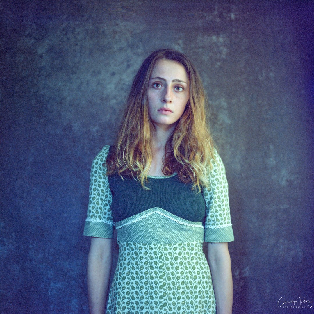 Two weeks ago I met Emma Helena @riel.life a wonderful dutch model I also told you about a few posts ago. As she was very keen on analog shots I dug out the Hasselblad and we have exposed several films. 
I just received a color film and scanned it. As I liked the results right away, I did not alter the pictures color in any other (apart from the scanning process as such) way. There's more to come (I brought the films to the lab but they wait until the batch is being enough, will probably do the bw stuff myself again next time).

We had an interesting discussion about photo altering this week in the Leica Rawfilers group where we ended with giving us our current monthly task, a tryptichon with 3 unaltered images ("just out of camera"). While analog and with a Hasselblad, this 3 pictures already come close to that idea :)