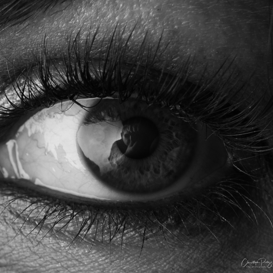 A few days ago I had a nice afternoon shooting with Ksenia @etna_model. While I'm still choosing the pics I could not resist to post a few first examples.
Here's a selfie, full shot follows :-)