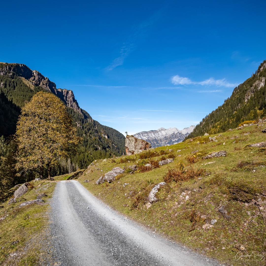 Beautiful autumn weekend in Switzerland, everybody was hiking, so did we. We tried to discover the yet to us unknown Murgenthal near Walensee.
